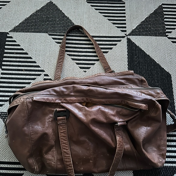 Tuscans leather duffle. - Picture 3 of 5